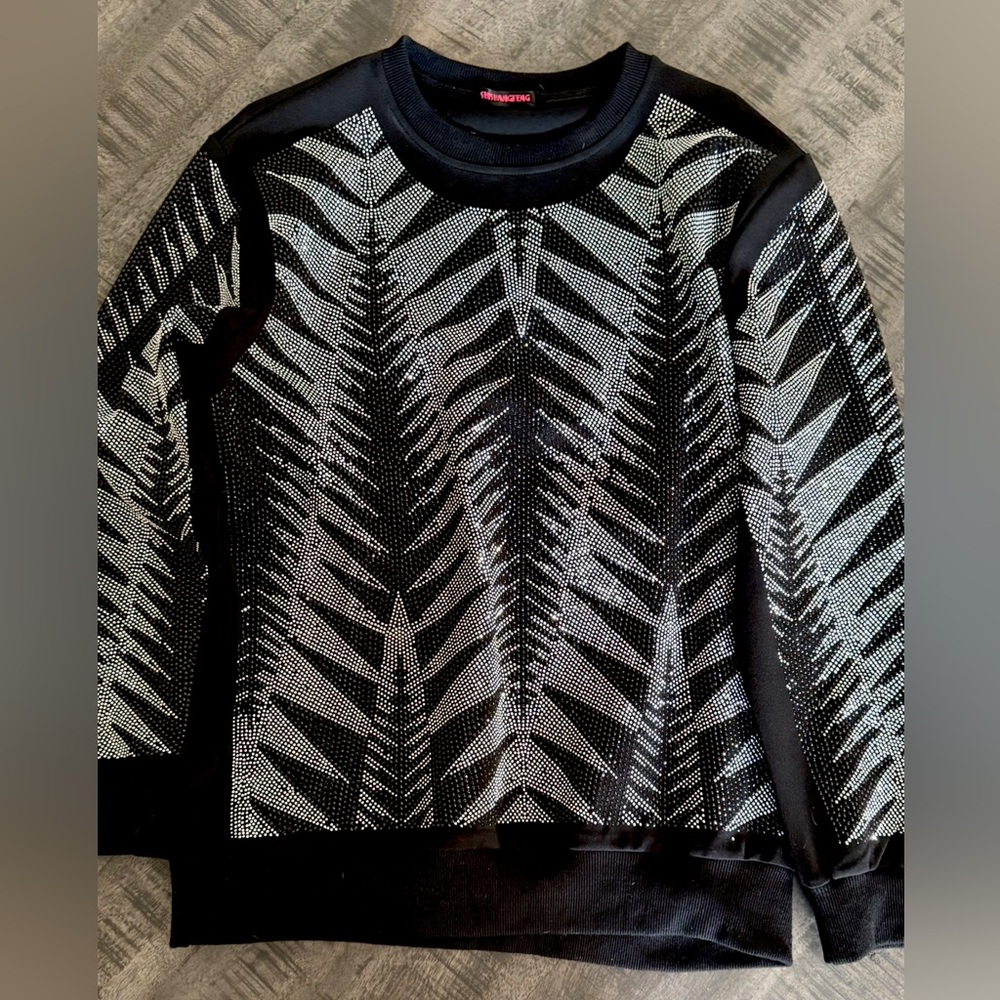 Black and White Performance Jacket with Dynamic Design